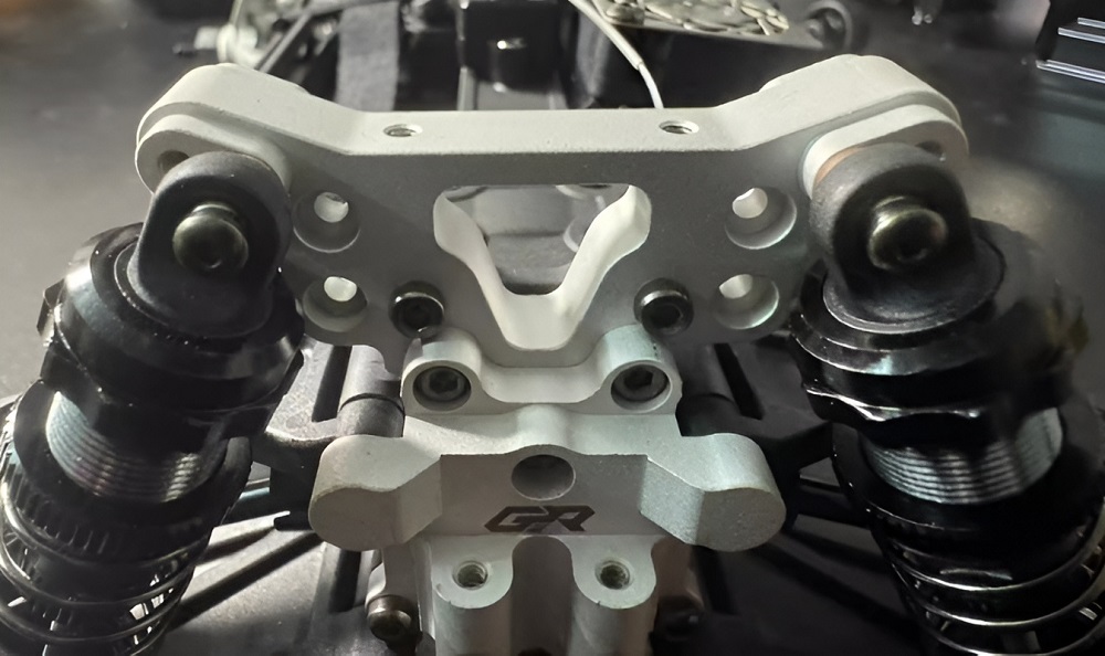 UDIRC UD1610 Pro Upgrade Parts Shock Absorber Bracket Overview